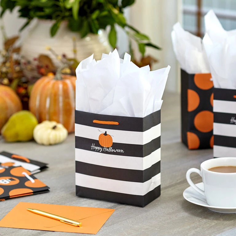 Hallmark 6.5" Assorted 8-Pack Stylish Halloween Small Gift Bags 4 Hallmark 6.5" Assorted 8-Pack Stylish Halloween Small Gift Bags - Image 2